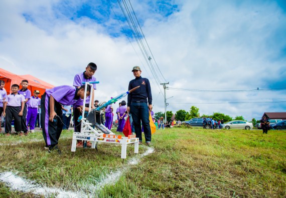 ภาพกิจกรรม  การแข่งขันจรวดขวดน้ำ ระดับประถมศึกษา