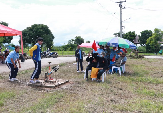 ภาพกิจกรรม การแข่งขันจรวดขวดน้ำ ระดับมัธยมศึกษาตอนปลาย