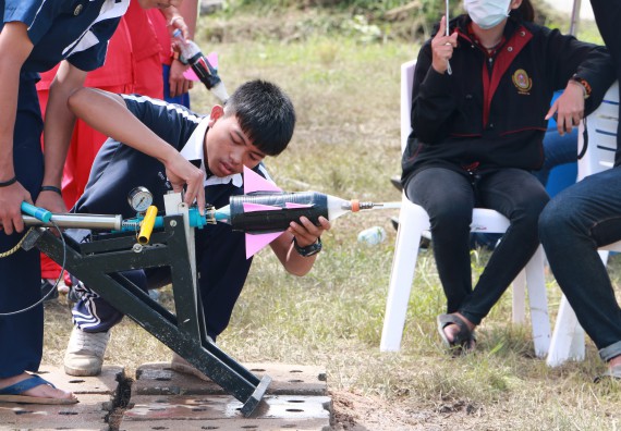 ภาพกิจกรรม การแข่งขันจรวดขวดน้ำ ระดับมัธยมศึกษาตอนปลาย