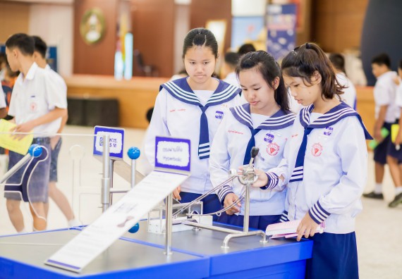 ภาพบรรยากาศการเข้าชมกิจกรรม คาราวานวิทยาศาสตร์ อพวช.