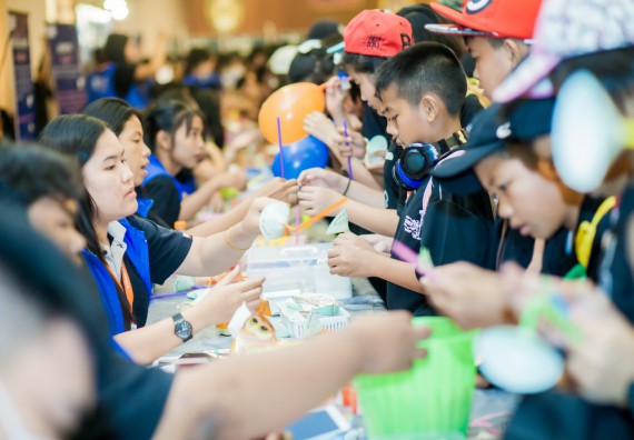 ภาพบรรยากาศการเข้าชมกิจกรรม คาราวานวิทยาศาสตร์ อพวช.