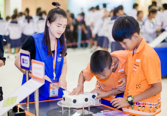 ภาพบรรยากาศการเข้าชมกิจกรรม คาราวานวิทยาศาสตร์ อพวช.