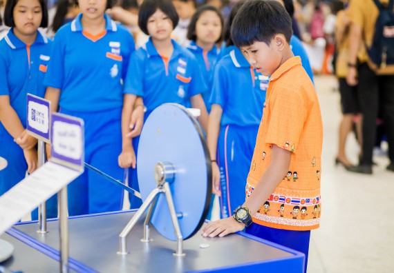 ภาพบรรยากาศการเข้าชมกิจกรรม คาราวานวิทยาศาสตร์ อพวช.