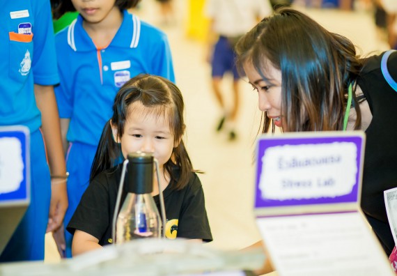 ภาพบรรยากาศการเข้าชมกิจกรรม คาราวานวิทยาศาสตร์ อพวช.