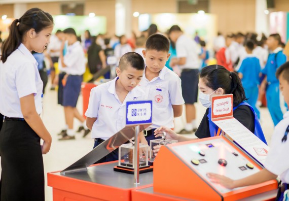 ภาพบรรยากาศการเข้าชมกิจกรรม คาราวานวิทยาศาสตร์ อพวช.