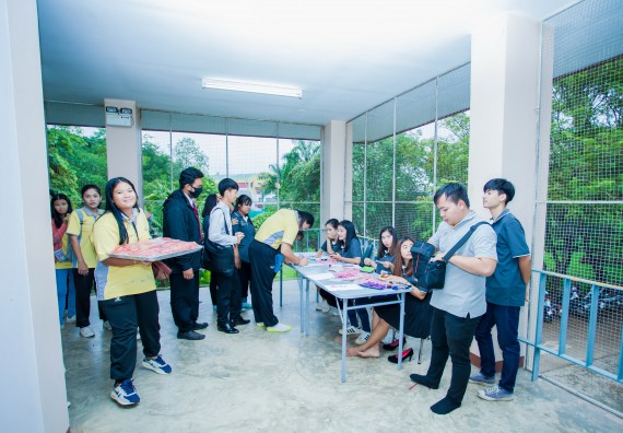 ภาพกิจกรรม คณะวิทยาศาสตร์และเทคโนโลยี จัดกิจกรรมทำบุญคณะวิทยาศาสตร์และเทคโนโลยี ประจำปี 2560