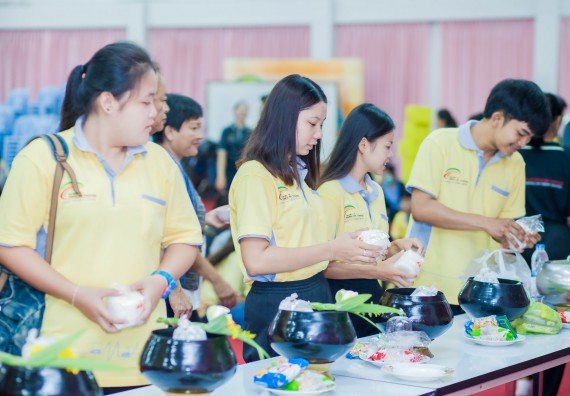 ภาพกิจกรรม คณะวิทยาศาสตร์และเทคโนโลยี จัดกิจกรรมทำบุญคณะวิทยาศาสตร์และเทคโนโลยี ประจำปี 2560