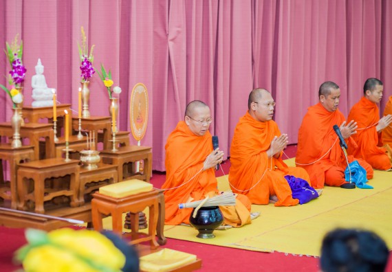 ภาพกิจกรรม คณะวิทยาศาสตร์และเทคโนโลยี จัดกิจกรรมทำบุญคณะวิทยาศาสตร์และเทคโนโลยี ประจำปี 2560