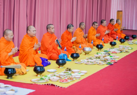 ภาพกิจกรรม คณะวิทยาศาสตร์และเทคโนโลยี จัดกิจกรรมทำบุญคณะวิทยาศาสตร์และเทคโนโลยี ประจำปี 2560