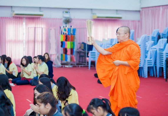 ภาพกิจกรรม คณะวิทยาศาสตร์และเทคโนโลยี จัดกิจกรรมทำบุญคณะวิทยาศาสตร์และเทคโนโลยี ประจำปี 2560