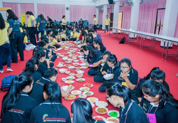 ภาพกิจกรรม คณะวิทยาศาสตร์และเทคโนโลยี จัดกิจกรรมทำบุญคณะวิทยาศาสตร์และเทคโนโลยี ประจำปี 2560