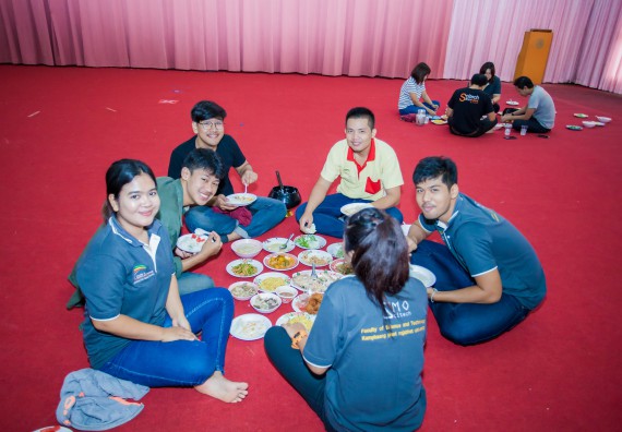 ภาพกิจกรรม คณะวิทยาศาสตร์และเทคโนโลยี จัดกิจกรรมทำบุญคณะวิทยาศาสตร์และเทคโนโลยี ประจำปี 2560