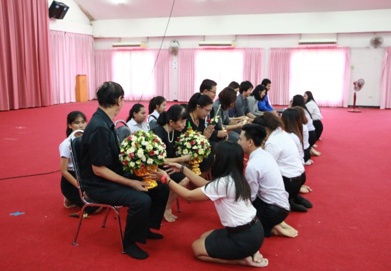 ภาพกิจกรรม โปรแกรมวิชาเคมี จัดกิจกรรมไหว้ครูเคมี ประจำปีการศึกษา 2560