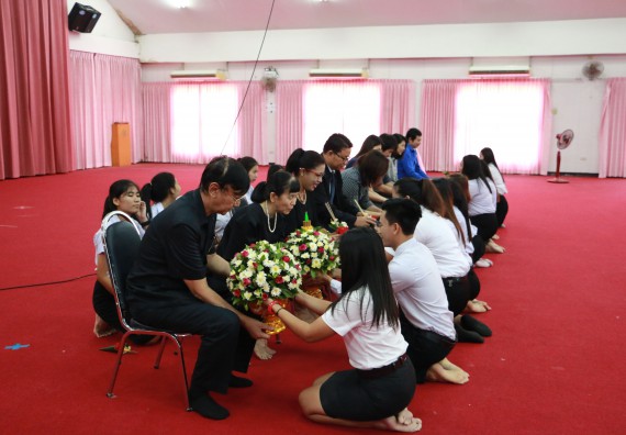 ภาพกิจกรรม โปรแกรมวิชาเคมี จัดกิจกรรมไหว้ครูเคมี ประจำปีการศึกษา 2560