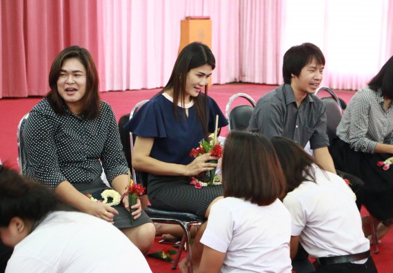 ภาพกิจกรรม โปรแกรมวิชาเคมี จัดกิจกรรมไหว้ครูเคมี ประจำปีการศึกษา 2560