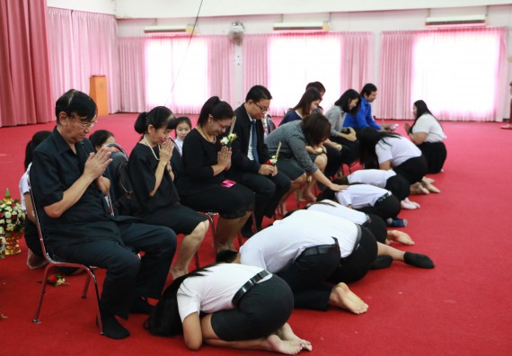 ภาพกิจกรรม โปรแกรมวิชาเคมี จัดกิจกรรมไหว้ครูเคมี ประจำปีการศึกษา 2560