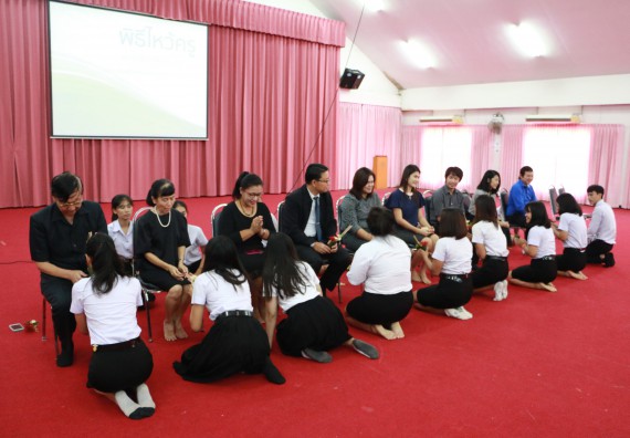 ภาพกิจกรรม โปรแกรมวิชาเคมี จัดกิจกรรมไหว้ครูเคมี ประจำปีการศึกษา 2560