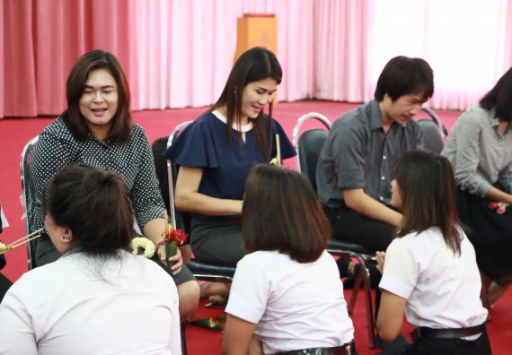 ภาพกิจกรรม โปรแกรมวิชาเคมี จัดกิจกรรมไหว้ครูเคมี ประจำปีการศึกษา 2560