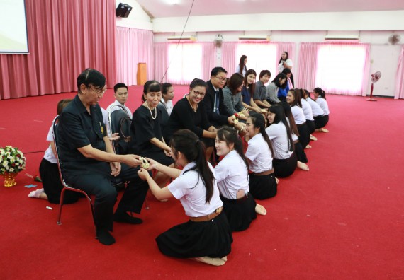 ภาพกิจกรรม โปรแกรมวิชาเคมี จัดกิจกรรมไหว้ครูเคมี ประจำปีการศึกษา 2560