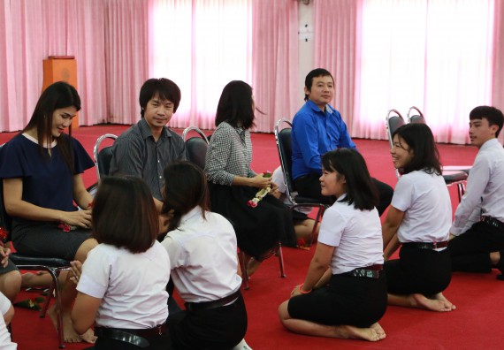 ภาพกิจกรรม โปรแกรมวิชาเคมี จัดกิจกรรมไหว้ครูเคมี ประจำปีการศึกษา 2560