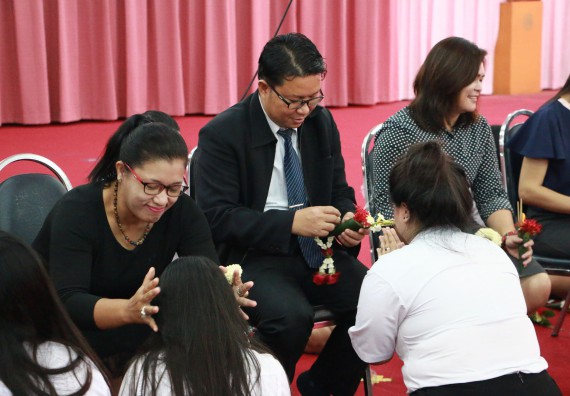 ภาพกิจกรรม โปรแกรมวิชาเคมี จัดกิจกรรมไหว้ครูเคมี ประจำปีการศึกษา 2560