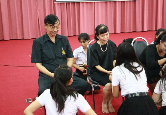 ภาพกิจกรรม โปรแกรมวิชาเคมี จัดกิจกรรมไหว้ครูเคมี ประจำปีการศึกษา 2560