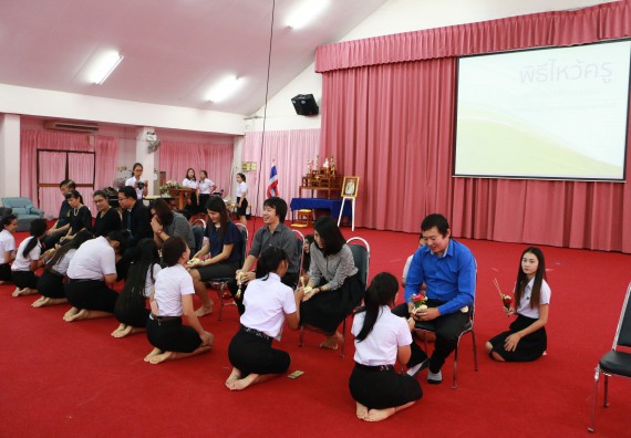 ภาพกิจกรรม โปรแกรมวิชาเคมี จัดกิจกรรมไหว้ครูเคมี ประจำปีการศึกษา 2560