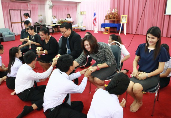 ภาพกิจกรรม โปรแกรมวิชาเคมี จัดกิจกรรมไหว้ครูเคมี ประจำปีการศึกษา 2560