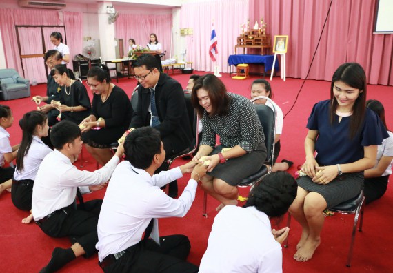 ภาพกิจกรรม โปรแกรมวิชาเคมี จัดกิจกรรมไหว้ครูเคมี ประจำปีการศึกษา 2560