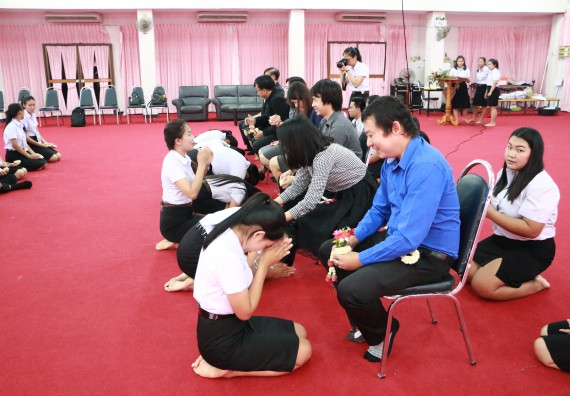 ภาพกิจกรรม โปรแกรมวิชาเคมี จัดกิจกรรมไหว้ครูเคมี ประจำปีการศึกษา 2560