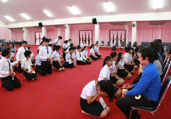 ภาพกิจกรรม โปรแกรมวิชาเคมี จัดกิจกรรมไหว้ครูเคมี ประจำปีการศึกษา 2560