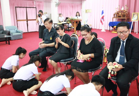 ภาพกิจกรรม โปรแกรมวิชาเคมี จัดกิจกรรมไหว้ครูเคมี ประจำปีการศึกษา 2560