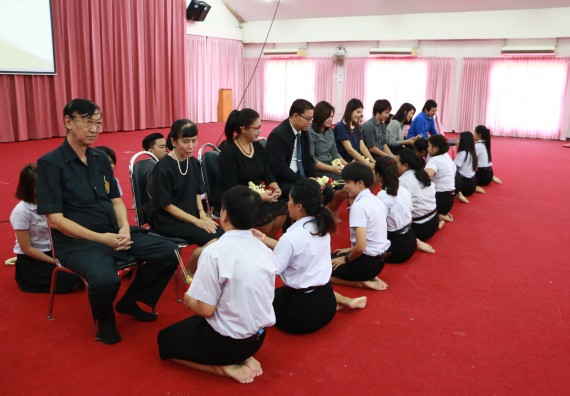 ภาพกิจกรรม โปรแกรมวิชาเคมี จัดกิจกรรมไหว้ครูเคมี ประจำปีการศึกษา 2560