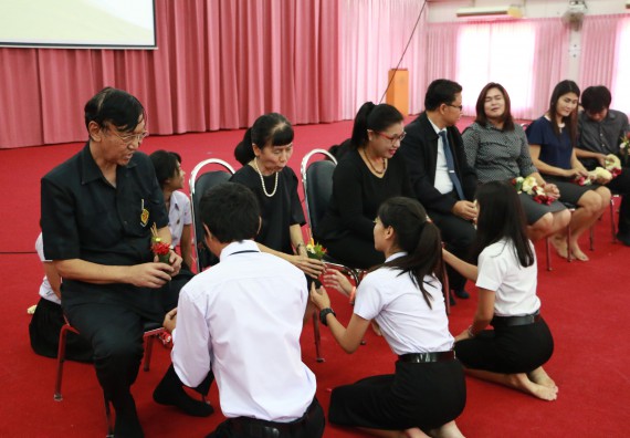 ภาพกิจกรรม โปรแกรมวิชาเคมี จัดกิจกรรมไหว้ครูเคมี ประจำปีการศึกษา 2560