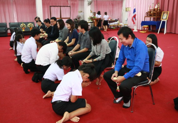 ภาพกิจกรรม โปรแกรมวิชาเคมี จัดกิจกรรมไหว้ครูเคมี ประจำปีการศึกษา 2560