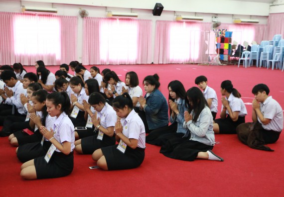 ภาพกิจกรรม โปรแกรมวิชาเคมี จัดกิจกรรมไหว้ครูเคมี ประจำปีการศึกษา 2560