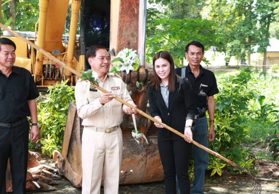 ภาพกิจกรรม ผู้บริหาร คณาจารย์และนักศึกษา คณะวิทยาศาสตร์และเทคโนโลยี เข้าร่วมโครงการขุดลอกคูคลองกำจัดวัชพืช และมหาวิทยาลัยสะอาดเฉลิมพระเกียรติสมเด็จพระเจ้าอยู่หัวมหาวชิราลงกรณ บดินทรเทพยวรางกูร เนื่องในโอกาสวันเฉลิมพระชนมพรรษา 65 พรรษา 28 กรกฎาคม 2560