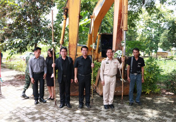 ภาพกิจกรรม ผู้บริหาร คณาจารย์และนักศึกษา คณะวิทยาศาสตร์และเทคโนโลยี เข้าร่วมโครงการขุดลอกคูคลองกำจัดวัชพืช และมหาวิทยาลัยสะอาดเฉลิมพระเกียรติสมเด็จพระเจ้าอยู่หัวมหาวชิราลงกรณ บดินทรเทพยวรางกูร เนื่องในโอกาสวันเฉลิมพระชนมพรรษา 65 พรรษา 28 กรกฎาคม 2560