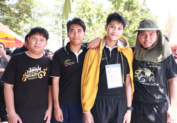 ภาพกิจกรรม ผู้บริหาร คณาจารย์และนักศึกษา คณะวิทยาศาสตร์และเทคโนโลยี เข้าร่วมโครงการขุดลอกคูคลองกำจัดวัชพืช และมหาวิทยาลัยสะอาดเฉลิมพระเกียรติสมเด็จพระเจ้าอยู่หัวมหาวชิราลงกรณ บดินทรเทพยวรางกูร เนื่องในโอกาสวันเฉลิมพระชนมพรรษา 65 พรรษา 28 กรกฎาคม 2560