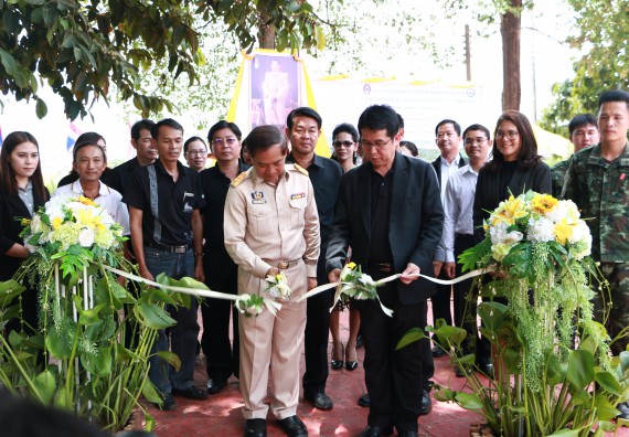 ภาพกิจกรรม ผู้บริหาร คณาจารย์และนักศึกษา คณะวิทยาศาสตร์และเทคโนโลยี เข้าร่วมโครงการขุดลอกคูคลองกำจัดวัชพืช และมหาวิทยาลัยสะอาดเฉลิมพระเกียรติสมเด็จพระเจ้าอยู่หัวมหาวชิราลงกรณ บดินทรเทพยวรางกูร เนื่องในโอกาสวันเฉลิมพระชนมพรรษา 65 พรรษา 28 กรกฎาคม 2560