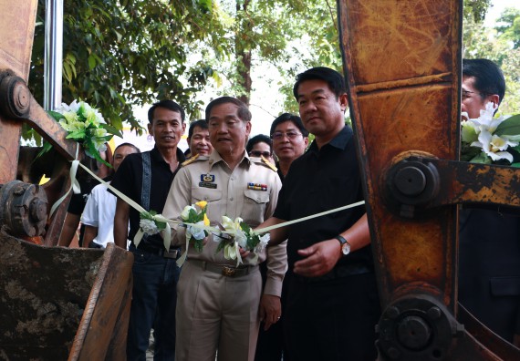 ภาพกิจกรรม ผู้บริหาร คณาจารย์และนักศึกษา คณะวิทยาศาสตร์และเทคโนโลยี เข้าร่วมโครงการขุดลอกคูคลองกำจัดวัชพืช และมหาวิทยาลัยสะอาดเฉลิมพระเกียรติสมเด็จพระเจ้าอยู่หัวมหาวชิราลงกรณ บดินทรเทพยวรางกูร เนื่องในโอกาสวันเฉลิมพระชนมพรรษา 65 พรรษา 28 กรกฎาคม 2560