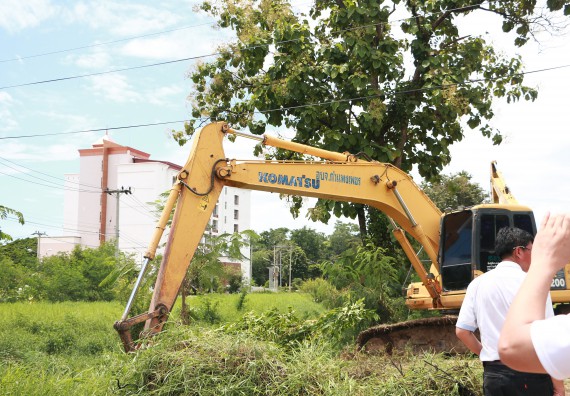 ภาพกิจกรรม ผู้บริหาร คณาจารย์และนักศึกษา คณะวิทยาศาสตร์และเทคโนโลยี เข้าร่วมโครงการขุดลอกคูคลองกำจัดวัชพืช และมหาวิทยาลัยสะอาดเฉลิมพระเกียรติสมเด็จพระเจ้าอยู่หัวมหาวชิราลงกรณ บดินทรเทพยวรางกูร เนื่องในโอกาสวันเฉลิมพระชนมพรรษา 65 พรรษา 28 กรกฎาคม 2560