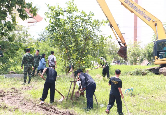 ภาพกิจกรรม ผู้บริหาร คณาจารย์และนักศึกษา คณะวิทยาศาสตร์และเทคโนโลยี เข้าร่วมโครงการขุดลอกคูคลองกำจัดวัชพืช และมหาวิทยาลัยสะอาดเฉลิมพระเกียรติสมเด็จพระเจ้าอยู่หัวมหาวชิราลงกรณ บดินทรเทพยวรางกูร เนื่องในโอกาสวันเฉลิมพระชนมพรรษา 65 พรรษา 28 กรกฎาคม 2560
