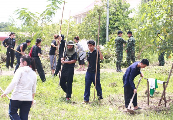 ภาพกิจกรรม ผู้บริหาร คณาจารย์และนักศึกษา คณะวิทยาศาสตร์และเทคโนโลยี เข้าร่วมโครงการขุดลอกคูคลองกำจัดวัชพืช และมหาวิทยาลัยสะอาดเฉลิมพระเกียรติสมเด็จพระเจ้าอยู่หัวมหาวชิราลงกรณ บดินทรเทพยวรางกูร เนื่องในโอกาสวันเฉลิมพระชนมพรรษา 65 พรรษา 28 กรกฎาคม 2560