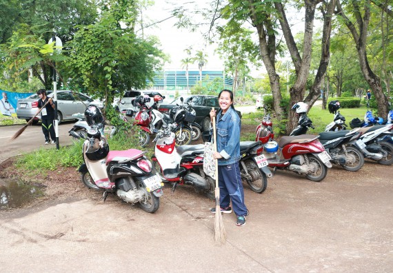 ภาพกิจกรรม ผู้บริหาร คณาจารย์และนักศึกษา คณะวิทยาศาสตร์และเทคโนโลยี เข้าร่วมโครงการขุดลอกคูคลองกำจัดวัชพืช และมหาวิทยาลัยสะอาดเฉลิมพระเกียรติสมเด็จพระเจ้าอยู่หัวมหาวชิราลงกรณ บดินทรเทพยวรางกูร เนื่องในโอกาสวันเฉลิมพระชนมพรรษา 65 พรรษา 28 กรกฎาคม 2560