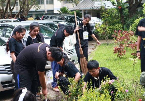ภาพกิจกรรม ผู้บริหาร คณาจารย์และนักศึกษา คณะวิทยาศาสตร์และเทคโนโลยี เข้าร่วมโครงการขุดลอกคูคลองกำจัดวัชพืช และมหาวิทยาลัยสะอาดเฉลิมพระเกียรติสมเด็จพระเจ้าอยู่หัวมหาวชิราลงกรณ บดินทรเทพยวรางกูร เนื่องในโอกาสวันเฉลิมพระชนมพรรษา 65 พรรษา 28 กรกฎาคม 2560