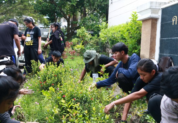 ภาพกิจกรรม ผู้บริหาร คณาจารย์และนักศึกษา คณะวิทยาศาสตร์และเทคโนโลยี เข้าร่วมโครงการขุดลอกคูคลองกำจัดวัชพืช และมหาวิทยาลัยสะอาดเฉลิมพระเกียรติสมเด็จพระเจ้าอยู่หัวมหาวชิราลงกรณ บดินทรเทพยวรางกูร เนื่องในโอกาสวันเฉลิมพระชนมพรรษา 65 พรรษา 28 กรกฎาคม 2560