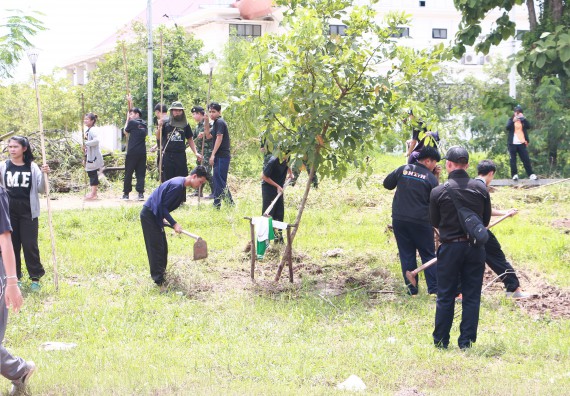 ภาพกิจกรรม ผู้บริหาร คณาจารย์และนักศึกษา คณะวิทยาศาสตร์และเทคโนโลยี เข้าร่วมโครงการขุดลอกคูคลองกำจัดวัชพืช และมหาวิทยาลัยสะอาดเฉลิมพระเกียรติสมเด็จพระเจ้าอยู่หัวมหาวชิราลงกรณ บดินทรเทพยวรางกูร เนื่องในโอกาสวันเฉลิมพระชนมพรรษา 65 พรรษา 28 กรกฎาคม 2560