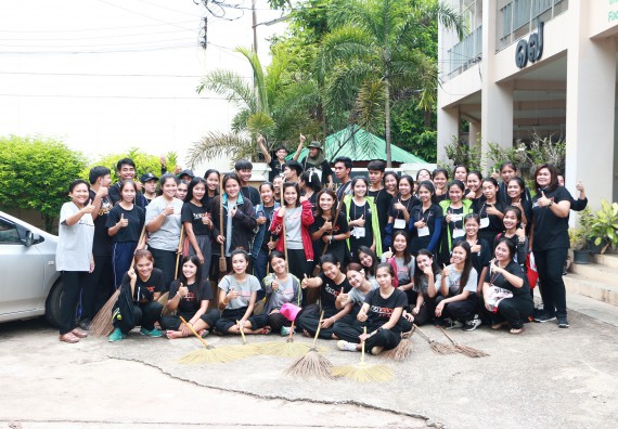 ภาพกิจกรรม ผู้บริหาร คณาจารย์และนักศึกษา คณะวิทยาศาสตร์และเทคโนโลยี เข้าร่วมโครงการขุดลอกคูคลองกำจัดวัชพืช และมหาวิทยาลัยสะอาดเฉลิมพระเกียรติสมเด็จพระเจ้าอยู่หัวมหาวชิราลงกรณ บดินทรเทพยวรางกูร เนื่องในโอกาสวันเฉลิมพระชนมพรรษา 65 พรรษา 28 กรกฎาคม 2560