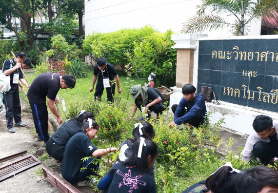 ภาพกิจกรรม ผู้บริหาร คณาจารย์และนักศึกษา คณะวิทยาศาสตร์และเทคโนโลยี เข้าร่วมโครงการขุดลอกคูคลองกำจัดวัชพืช และมหาวิทยาลัยสะอาดเฉลิมพระเกียรติสมเด็จพระเจ้าอยู่หัวมหาวชิราลงกรณ บดินทรเทพยวรางกูร เนื่องในโอกาสวันเฉลิมพระชนมพรรษา 65 พรรษา 28 กรกฎาคม 2560